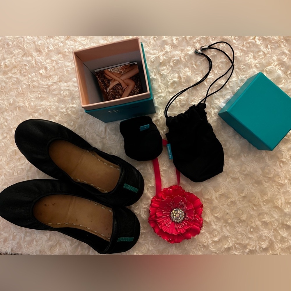 Tieks, size 7, (Tieks do not come in half sizes).Only worn x3.